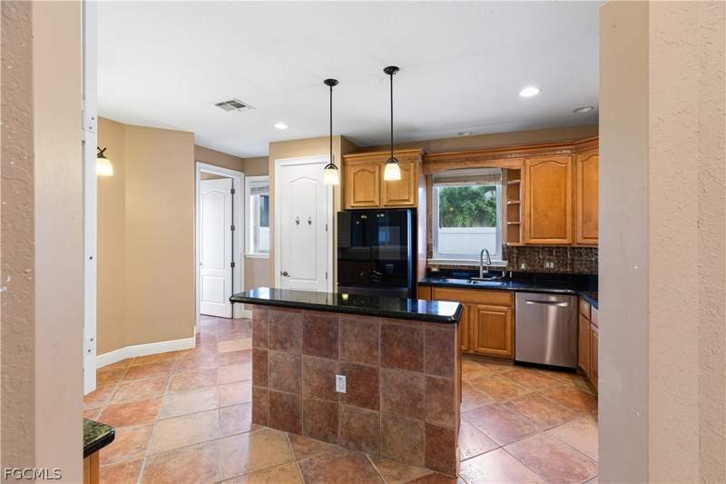 4 bedroom SingleFamilyResidence at 11913 Princess Grace Ct, Cape Royal, Cape Coral — photo 2