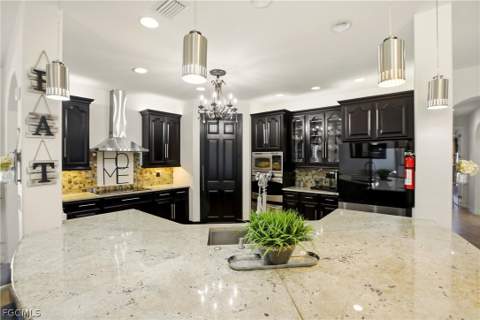 2104 NE 9th Pl, Cape Coral FL - photo 8 of 45