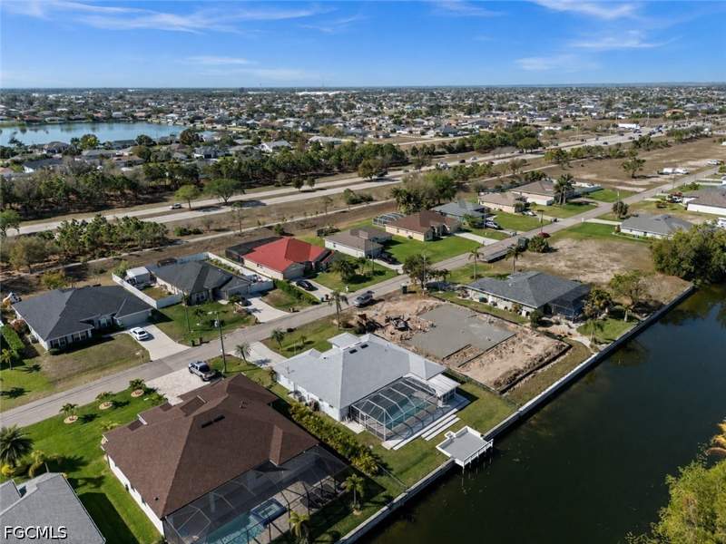 4 bedroom SingleFamilyResidence at 1229 SW 24th St, Palmetto Pines Country Club, Cape Coral — photo 2