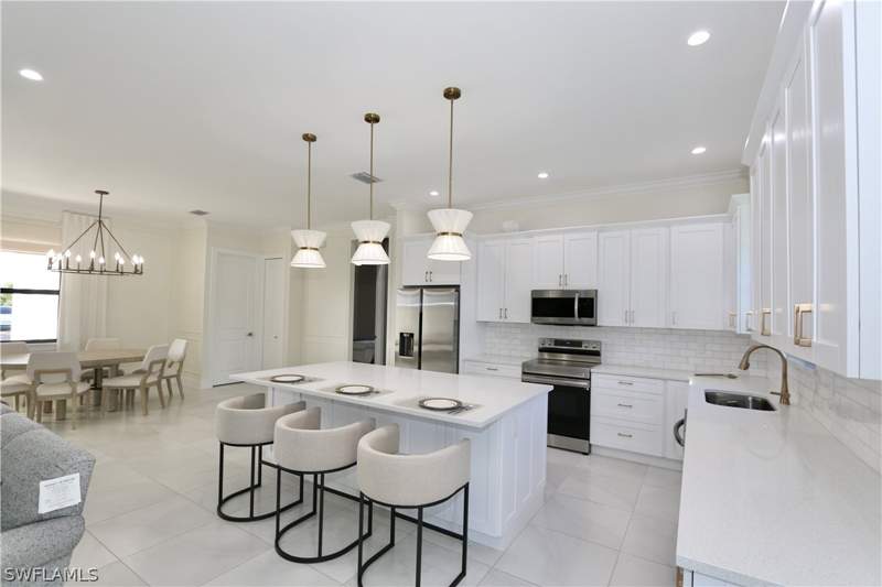 4 bedroom SingleFamilyResidence at 2017 47th Ave NE, Golden Gate Estates, Naples — photo 5