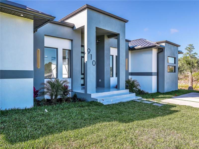 4 bedroom SingleFamilyResidence at 910 Golden Gate Blvd E, Golden Gate Estates, Naples — photo 2