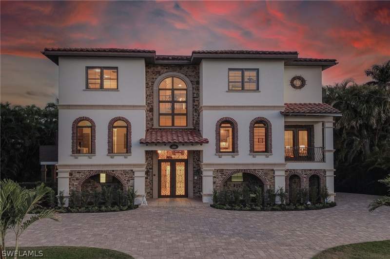 4 bedroom SingleFamilyResidence at 200 S Golf Dr, Olde Naples, Naples — photo 4
