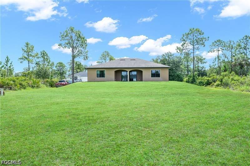 4 bedroom SingleFamilyResidence at 1105 James Ave, Leisure Acres, Lehigh Acres — photo 5