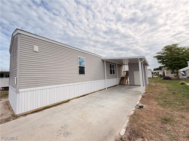 3 bedroom ManufacturedHome at 827 Peaceful Dr, Lazy Days Mobile Village, North Fort Myers — photo 2