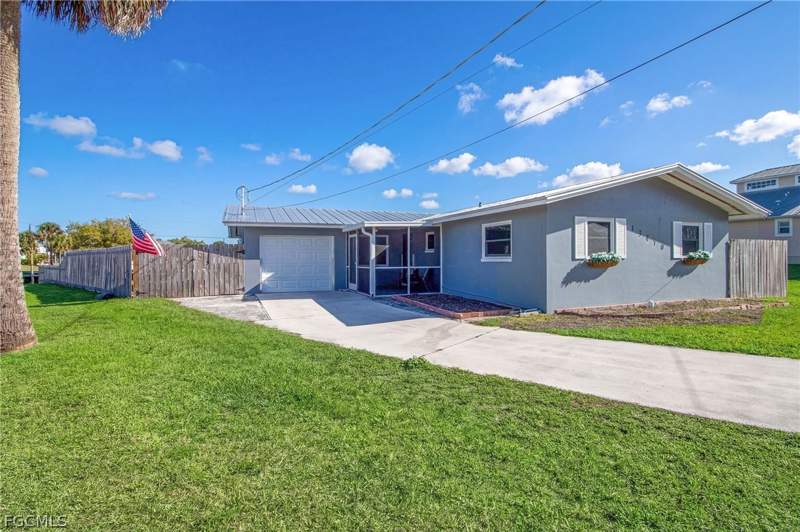 3 bedroom SingleFamilyResidence at 13470 Caribbean Blvd, Fort Myers Shores, Fort Myers — photo 2