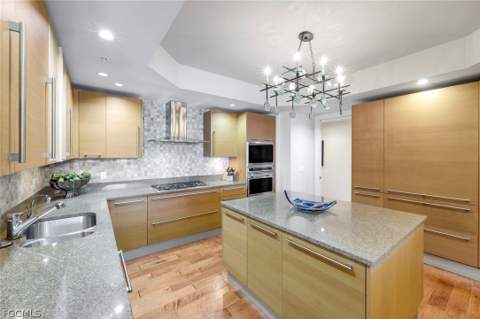 13675 Vanderbilt Dr 406, Naples FL - photo 10 of 43