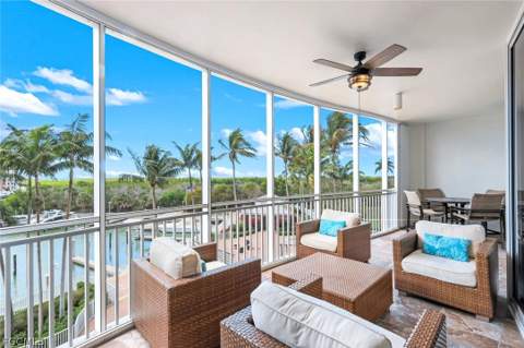 13675 Vanderbilt Dr 406, Naples FL - photo 13 of 43