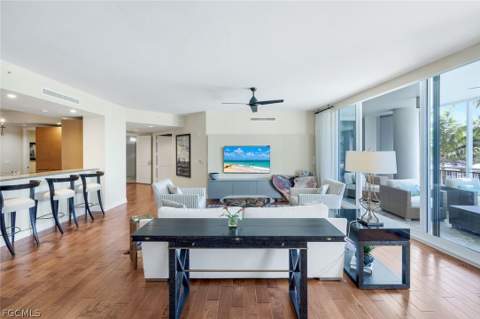 13675 Vanderbilt Dr 406, Naples FL - photo 7 of 43
