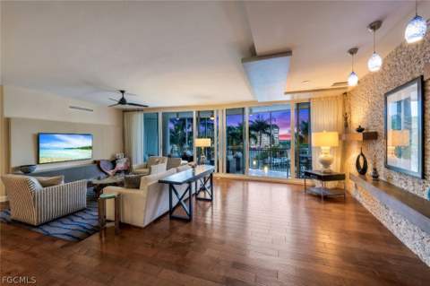 13675 Vanderbilt Dr 406, Naples FL - photo 8 of 43