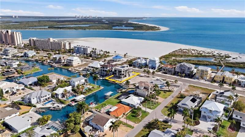6 bedroom SingleFamilyResidence at 8223 Estero Blvd, Laguna Shores, Fort Myers Beach — photo 3