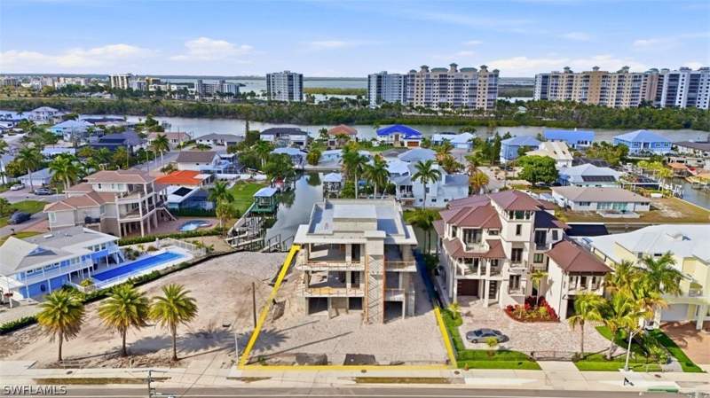 6 bedroom SingleFamilyResidence at 8223 Estero Blvd, Laguna Shores, Fort Myers Beach — photo 4