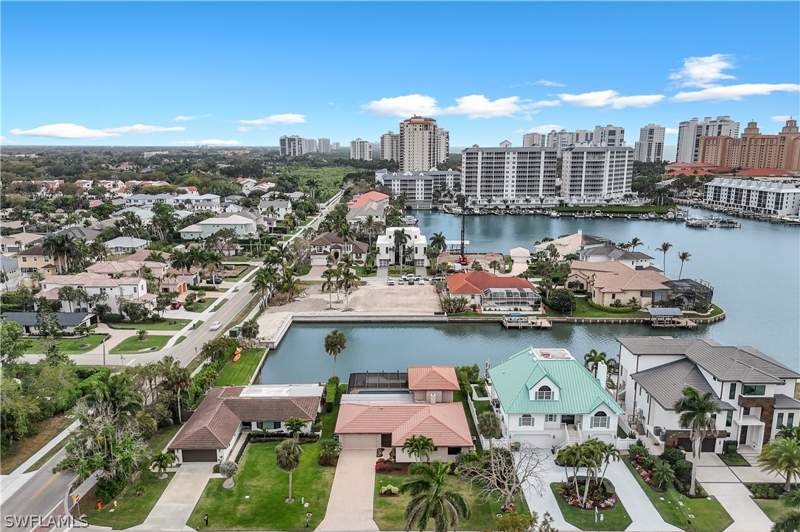 4 bedroom SingleFamilyResidence at 480 Oak Ave, Conners, Naples — photo 4