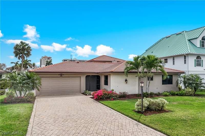4 bedroom SingleFamilyResidence at 480 Oak Ave, Conners, Naples — photo 5