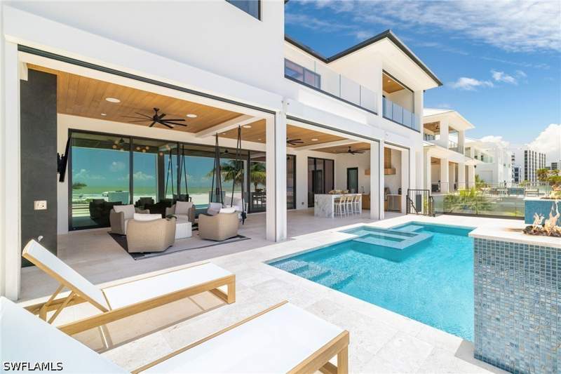 5 bedroom SingleFamilyResidence at 6100 Court St, Flamingo Park, Fort Myers Beach — photo 4