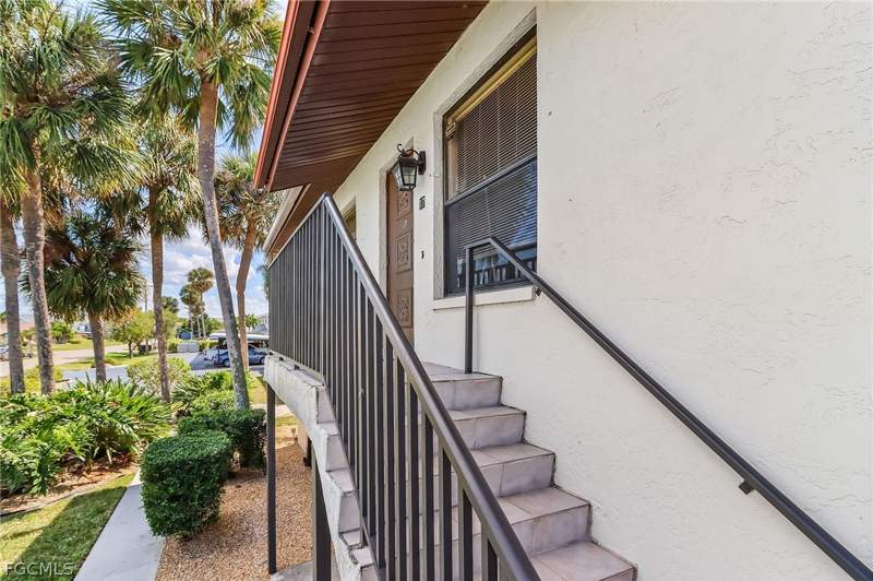 2 bedroom Condominium at 3935 Country Club Blvd 17, Katova Winds Condo, Cape Coral — photo 3