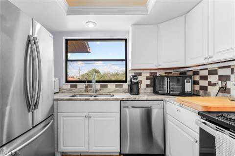 3935 Country Club Blvd 17, Cape Coral FL - photo 6 of 31