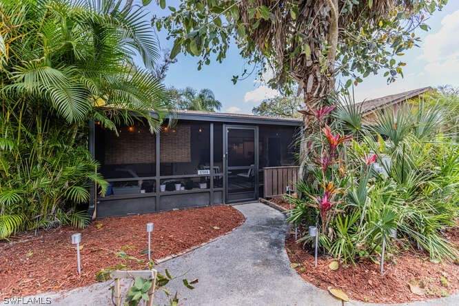 2 bedroom Attached at 17308 Timber Oak Ln, Royal Woods, Fort Myers — photo 2