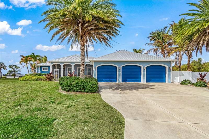 2 bedroom SingleFamilyResidence at 4438 NE 11th Pl, Cape Coral, Cape Coral — photo 2
