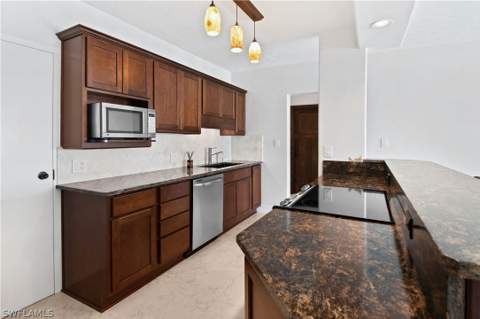 60 Pelican St W 206, Naples FL - photo 16 of 29