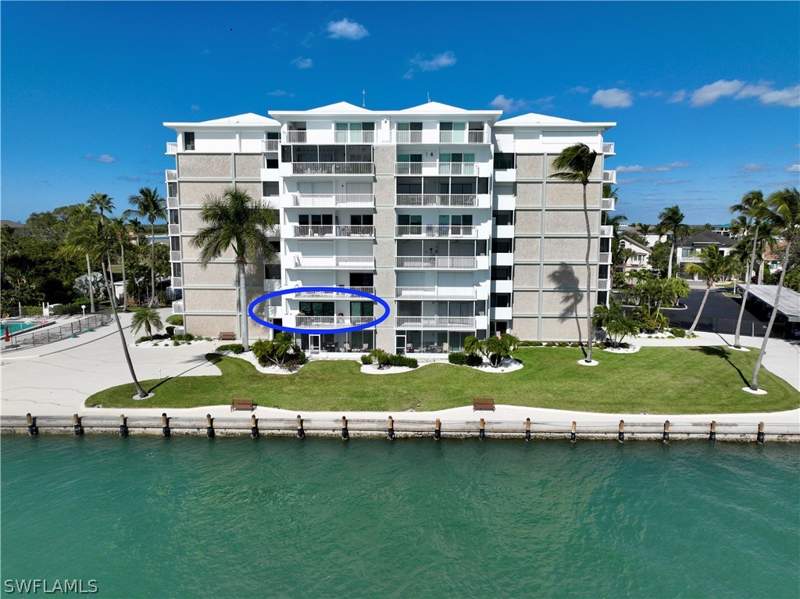 1 bedroom Condominium at 60 Pelican St W 206, Marco Towers, Naples — photo 2