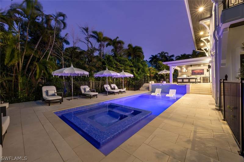 4 bedroom SingleFamilyResidence at 1355 4th St S, Olde Naples, Naples — photo 5