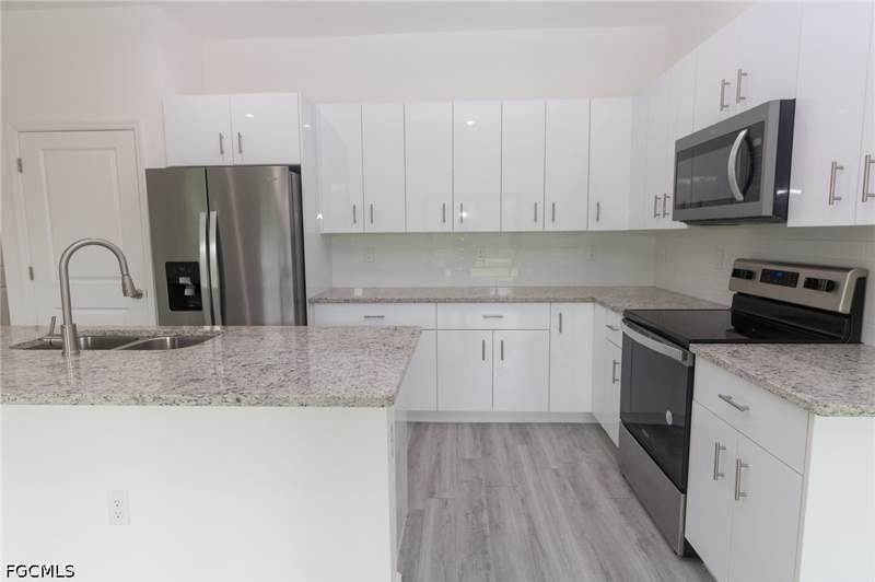 3 bedroom SingleFamilyResidence at 2009 Inglewood CIR, LABELLE, Labelle — photo 2