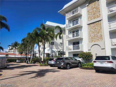 3000 Gulf Shore Blvd N 113, Naples FL - photo 24 of 40