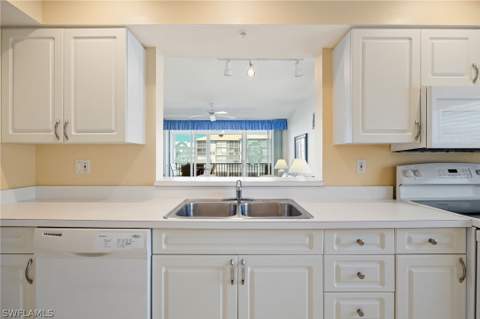 4481 Bay Beach Ln 224, Fort Myers Beach FL - photo 20 of 40