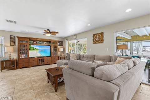 4814 SW 1st Ct, Cape Coral FL - photo 8 of 34