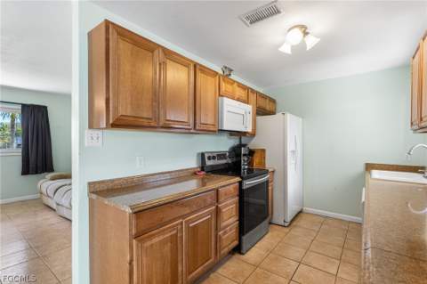 2803 W Cypress Ave, Fort Myers FL - photo 11 of 38