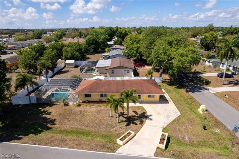 4 bedroom SingleFamilyResidence at 2803 W Cypress Ave, Fort Myers Shores, Fort Myers — photo 2