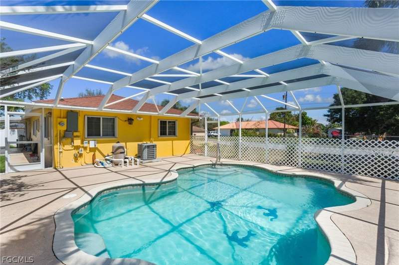4 bedroom SingleFamilyResidence at 2803 W Cypress Ave, Fort Myers Shores, Fort Myers — photo 5