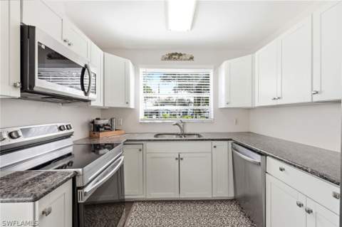10548 Quincy Ct, Lehigh Acres FL - photo 15 of 32