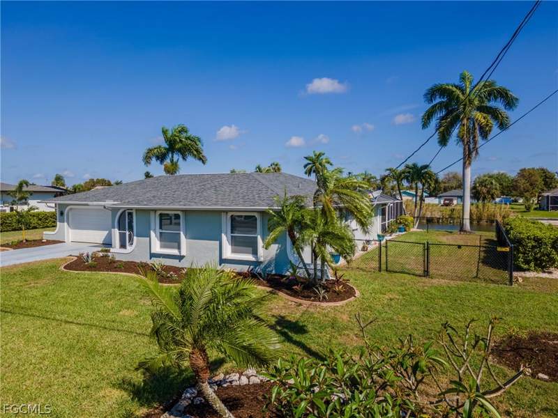 3 bedroom SingleFamilyResidence at 2213 NE 4th St, Cape Coral, Cape Coral — photo 3