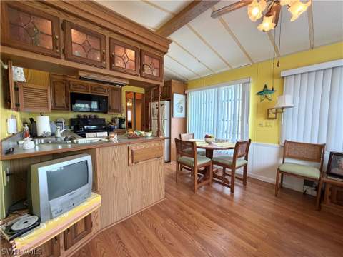 4701 Candlestick Ct W, Estero FL - photo 7 of 18