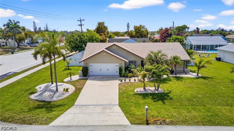 3 bedroom SingleFamilyResidence at 402 SW 37th Ln, Cape Coral, Cape Coral — photo 2