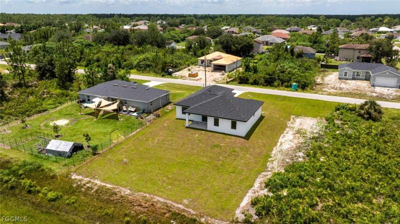 3 bedroom SingleFamilyResidence at 420 Yolanda St, Lehigh Acres, Lehigh Acres — photo 3