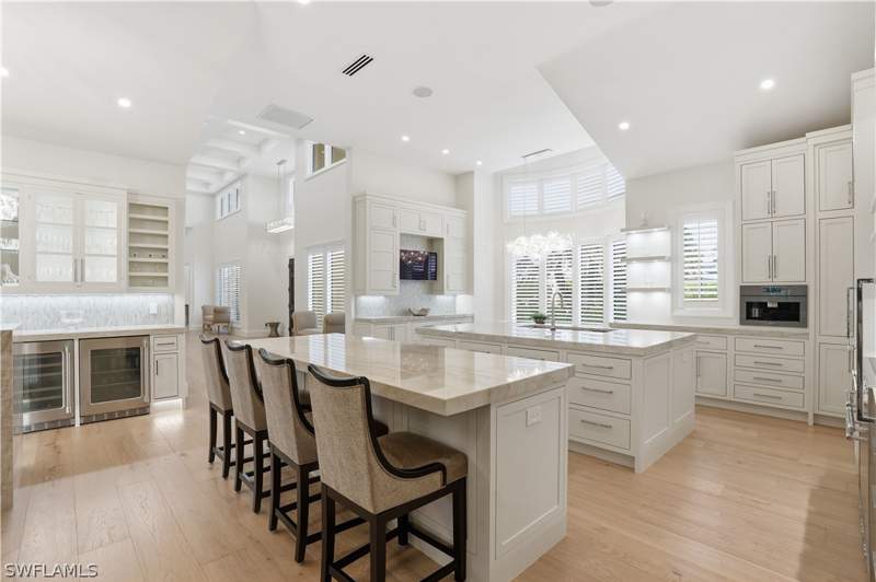 5 bedroom SingleFamilyResidence at 328 Sedgwick Ct, Bay Colony Shores, Naples — photo 4