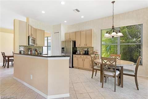 349 Harvard Ln, Naples FL - photo 8 of 32