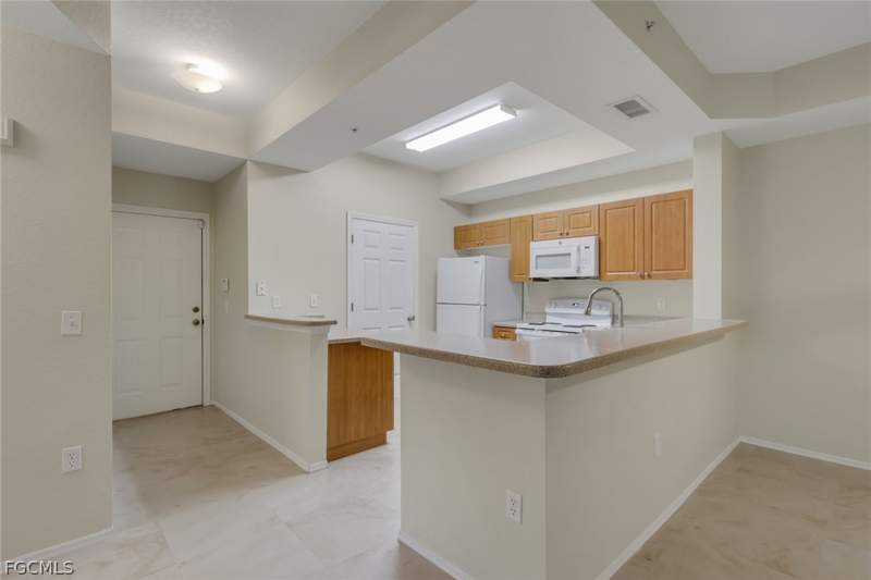 2 bedroom Condominium at 9025 Colby Dr 2111, Enclave, Fort Myers — photo 3