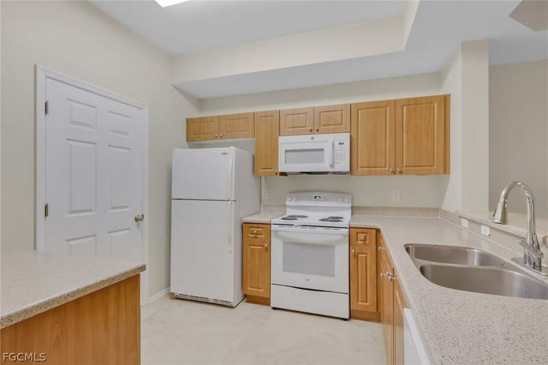 2 bedroom Condominium at 9025 Colby Dr 2111, Enclave, Fort Myers — photo 4