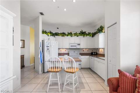 800 L Ambiance Cir 208, Naples FL - photo 6 of 19