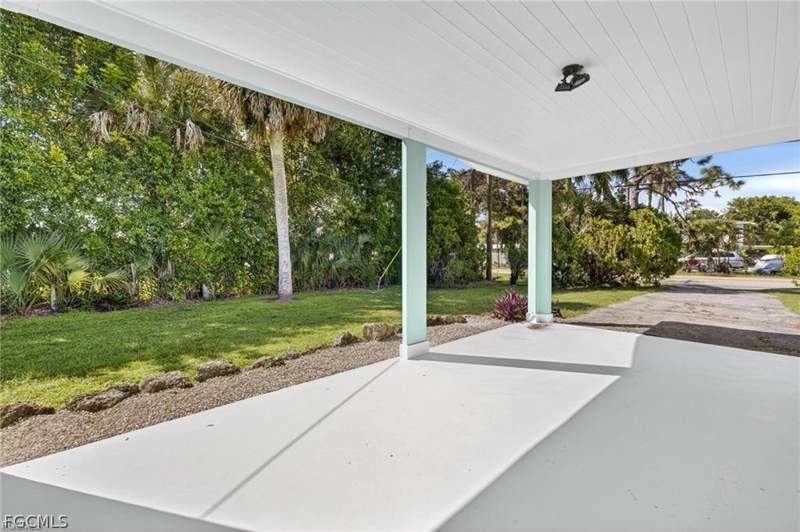2 bedroom SingleFamilyResidence at 21 E Mariana Ave, North Fort Myers, North Fort Myers — photo 3