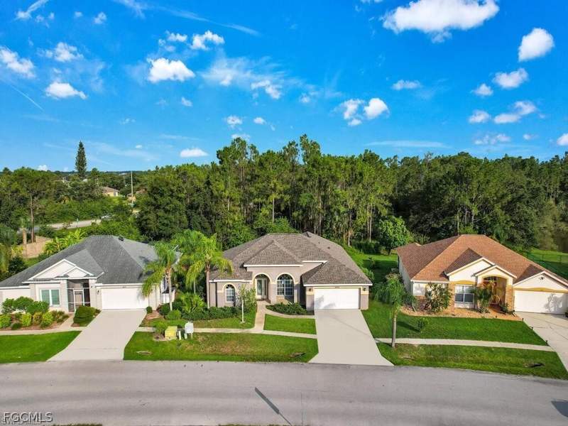 4 bedroom SingleFamilyResidence at 4409 Varsity Lakes Dr, Varsity Lakes, Lehigh Acres — photo 3