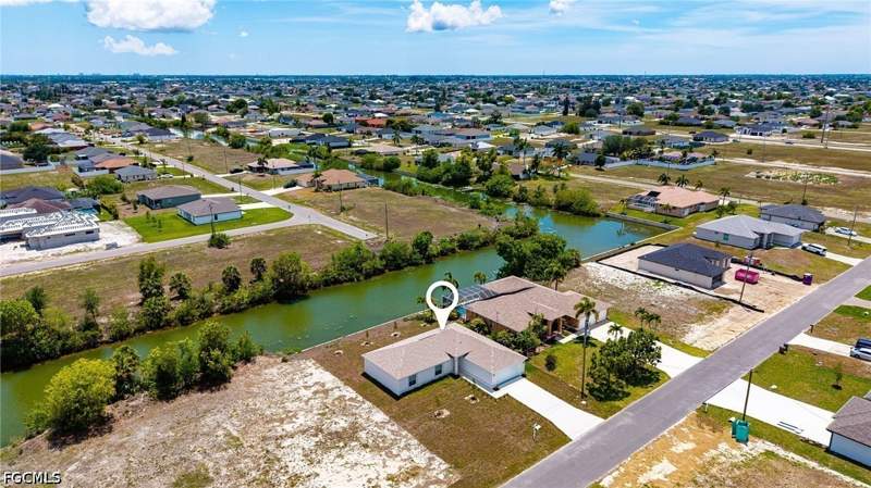 3 bedroom SingleFamilyResidence at 124 NE 15th Ter, Cape Coral, Cape Coral — photo 3