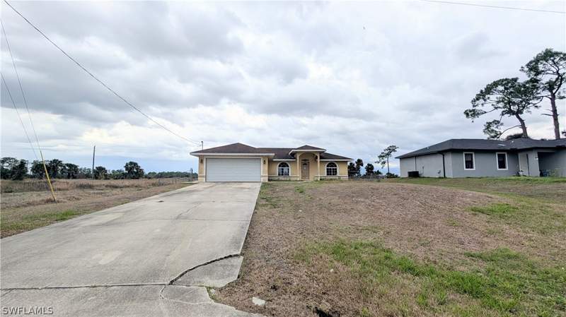 3 bedroom SingleFamilyResidence at 3017 S Balsam Cir, Port Labelle, Labelle — photo 2