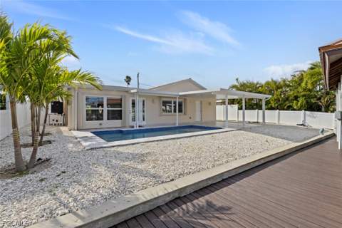 107 Albatross St, Fort Myers Beach FL - photo 6 of 30