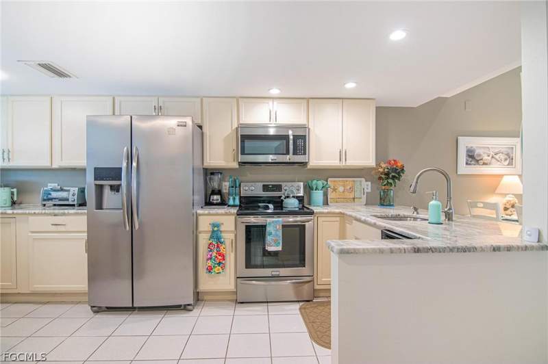 2 bedroom Condominium at 3711 Del Prado Blvd S 8, Cape Royale Condo, Cape Coral — photo 4