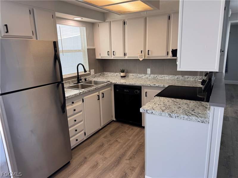 2 bedroom ManufacturedHome at 219 Temple Dr 219, Orange Harbor Mobile Home Park, Fort Myers — photo 5