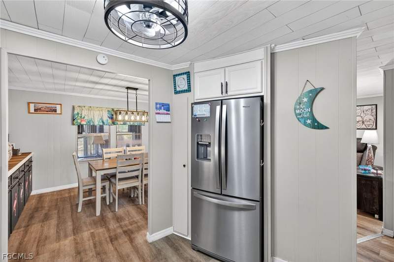 2 bedroom ManufacturedHome at 860 Moonlight Dr, Lazy Days Mobile Village, North Fort Myers — photo 4